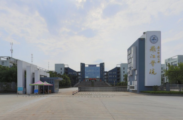 广西师范大学漓江学院是985大学吗？