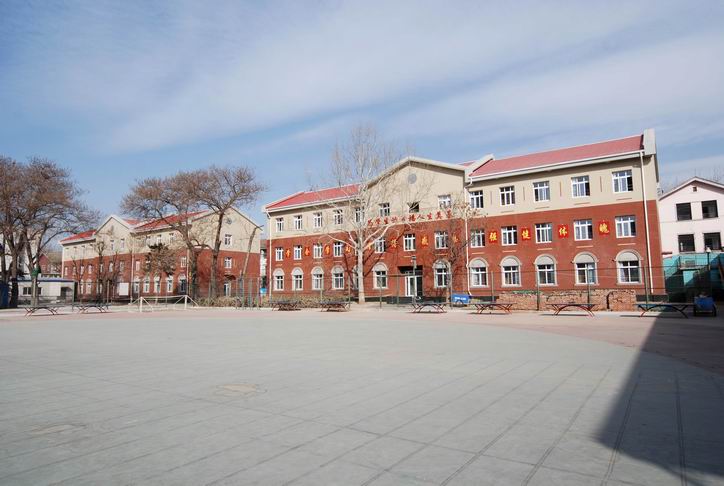 北京市海淀区七一小学校园风景1