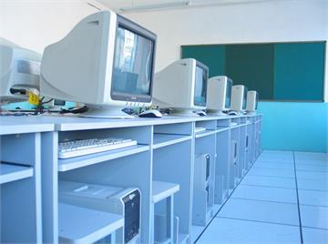 北京市丰台区云岗第一小学整洁的计算机房