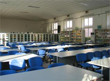 北京市丰台区云岗第一小学宽敞的图书阅览室