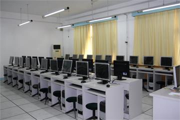 北京市海淀区艺术师范附属小学计算机教室