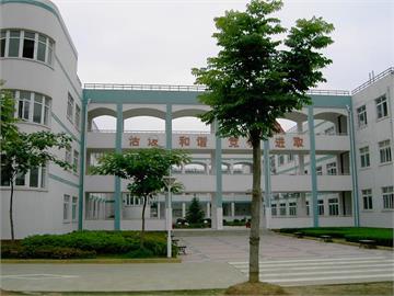 武汉经济技术开发区三角湖小学设施环境5