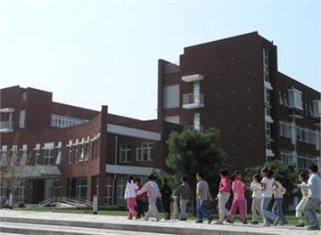 北京市北外附属外国语学校标志