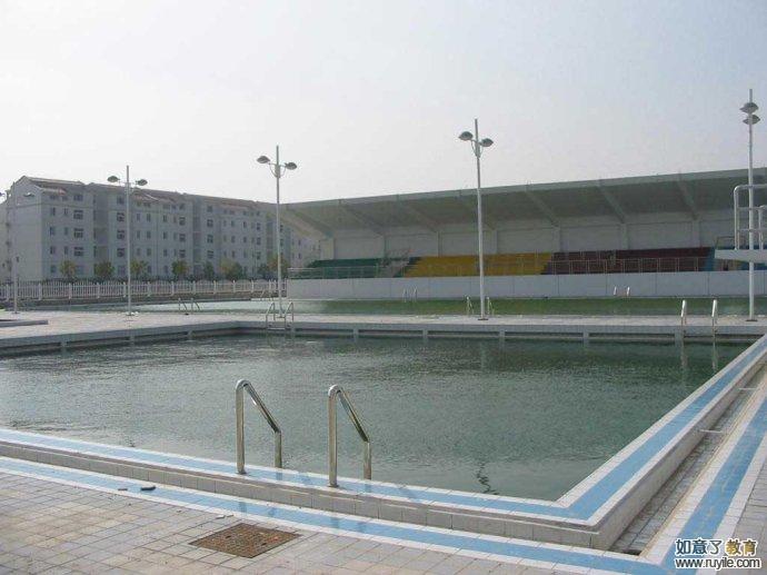 南京财经大学游泳池
