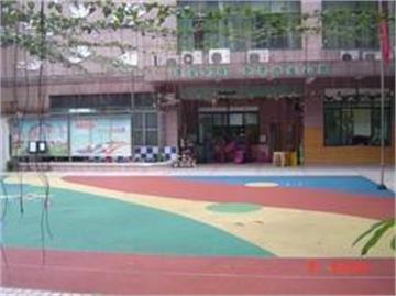 广州市越秀区登峰幼儿园宽松自在的大操场