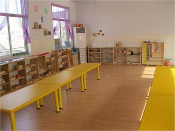 童星福海幼儿园宽敞、明亮的蒙氏教室