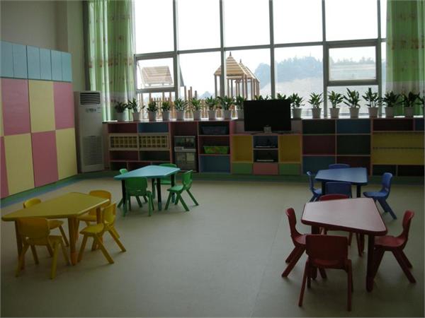 宽敞明亮的现代化教室 益阳奥林匹克小太阳幼儿园风景