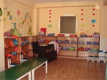 康定本玛印里.皇家幼儿园教室