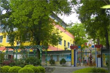 贵州馨苑国学幼教机构从外面看我们的幼儿园像森林里的美丽小屋！