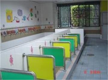 广州市越秀区登峰幼儿园整洁的幼儿盥洗间