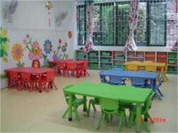 广州市越秀区登峰幼儿园宽敞明亮的活动室