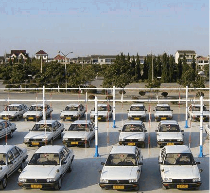 上海五汽驾校即报即学 4000元学车不排队标志