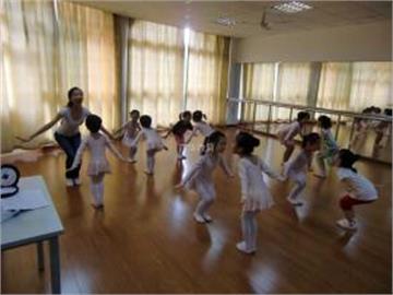 苏州少儿舞蹈培训-精英班（针对8—15岁的少年儿童）